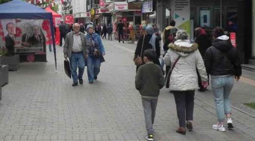 Mevsimler karıştı: Eskişehirliler ne giyeceğini şaştı