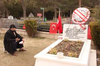 Mezarlıklarda Kandil Yoğunluğu
