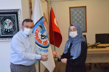 Mezun Olan Hafızlar Ödüllendirildi
