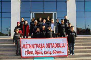 Mezun Olduğu Ortaokulun Öğrencilerine Görev Yaptığı İlçeyi Tanıttı
