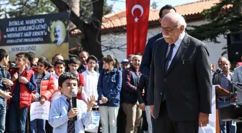 MİKROFONU BAKAN'IN ELİNDEN KAPTI VE...