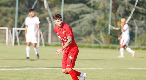 Milikoviç golle başladı