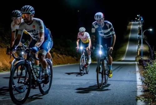 Milli Bisikletçi Mert Hüner, gece yarışında çifte zafer kazandı