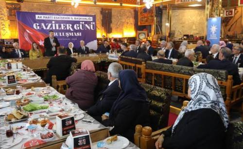 Milli Eğitim Bakanı Eskişehir'de gazi ve aileleriyle buluştu