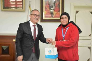 Milli Eğitim Müdürü Akyol, Şampiyonu Makamında Ağırladı
