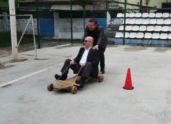 Milli Eğitim Müdürü Cebeci’Nin Tahta Araba Merakı
