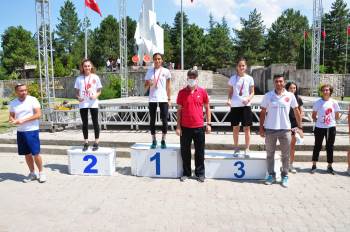 Milli Takıma Seçilen Sıla Ata ‘Büyük Zafer Koşusu’Nda Birinci Oldu
