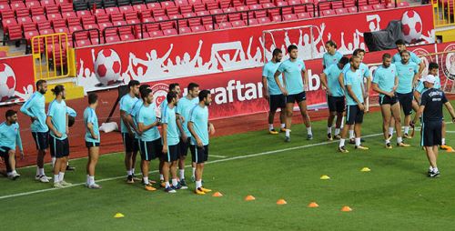 Milliler hazırlıklarını sürdürdü