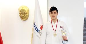 Minderde damga vurdu