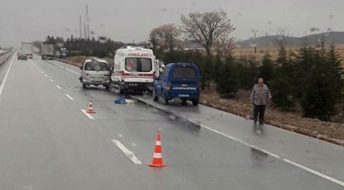 Minibüs ile tır kaza yaptı: 6 yaralı
