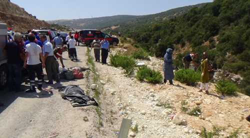 Minibüs uçuruma yuvarlandı: 8 ölü