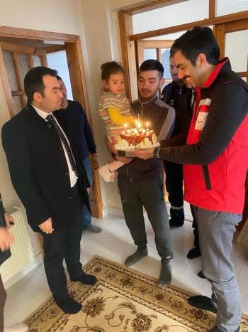 Minik Depremzedenin Yeni Yaş Günü Bilecik’Te Kutlandı
