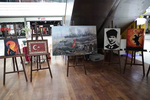 Minik fırçalar zaferi resmetti