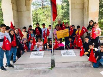 Minik Öğrenciler 100. Yılda Kocatepe’Ye Çıktı
