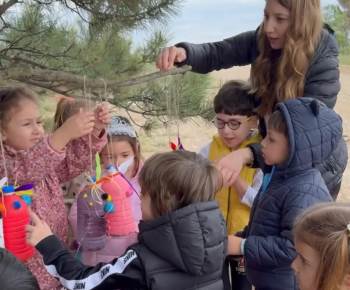 Minik Öğrenciler Kuşlar İçin Yemlik Hazırladılar
