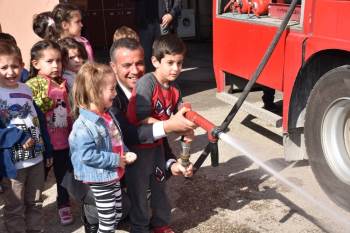 Minik Öğrencilerden İtfaiyecilere Ziyaret
