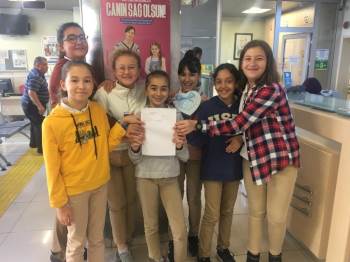 Minik Öğrencilerden Örnek Davranış
