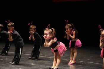 Minik Öğrencilerin Gösterisi Yoğun İlgi Gördü
