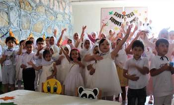 Minik Öğrencilerin Kur’An Kursu Kapanış Programı Coşkusu
