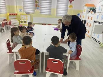 Minik Öğrencilerle Bir Arada
