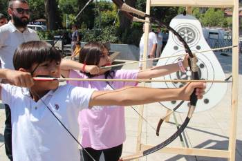 Minik Okçular Ata Sporunu Yaşatıyor
