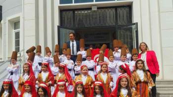 Minik Semazenlerin Gösterisi Mest Etti
