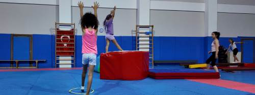Minik sporcular Yunus Emre Spor Tesisleri'nde yetişiyor
