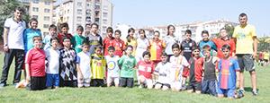 Minik yüreklerin futbol sevdası
