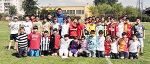 Minikler futbol resitali sunuyor