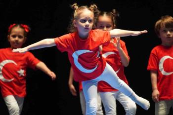 Minikler Jimnastik Şöleninde Hünerlerini Sergilediler
