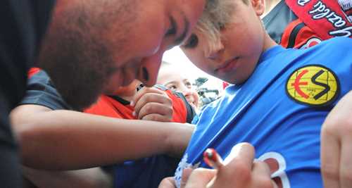 MİNİKLER MORAL VERDİ