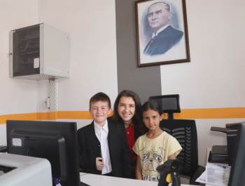 Minikler Nüfus Memuru Oldu
