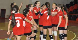 Minikler sahne aldı