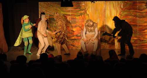 MİNİKLER TİYATRO İLE BULUŞUYOR