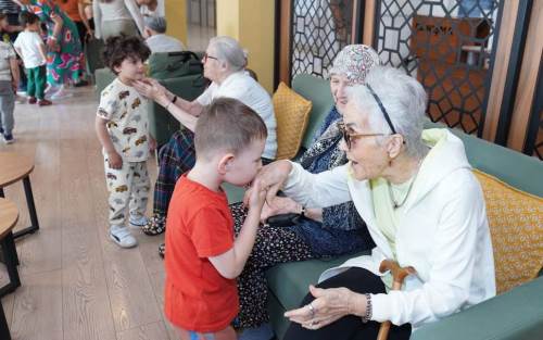 Minikler ve büyükler bayramda buluştu: Tepebaşı’nda sıcacık anlar