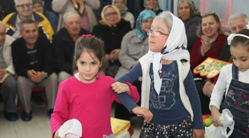Minikler yaşlıları unutmadı