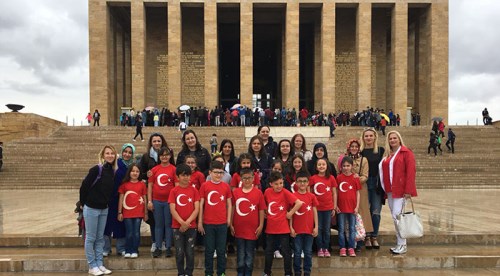 Miniklerden Ata’ya ziyaret