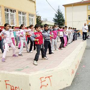 Miniklerden tekvando şovu