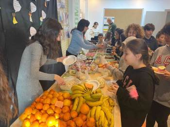 Miniklerden Topladıkları Paraları Sokak Hayvanları İçin Kullanıcak
