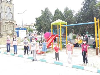 Miniklere Kitap Hediye Edildi
