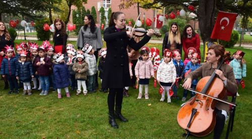Miniklerin "29 Ekim Cumhuriyet Bayramı" coşkusu