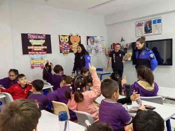 Miniklerin Kalplerine Dokunmaya Devam Ediyorlar
