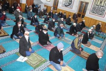 Miraç Kandili Nedeniyle Camiler Doldu Taştı
