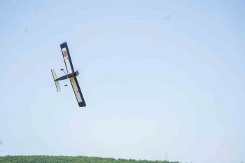 Model Uçaklarla Gökyüzünü Renklendirdi
