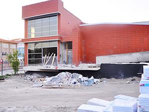 Modern havuz bitmek üzere