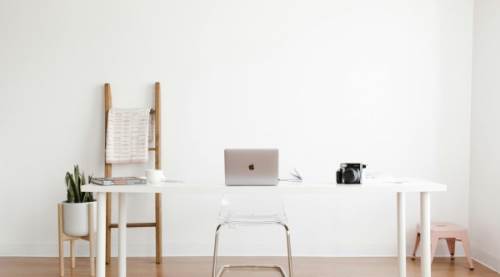 Modern Mekânların Sessiz Tamamlayıcısı: Süpürgelikler Nasıl Olmalı?