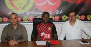 Mongongu 3 yıllık imzayı attı