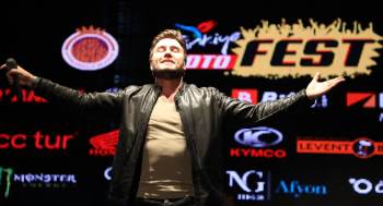 Motofest Afyonkarahisar Heyecanı Mustafa Ceceli Konseri İle Başladı
