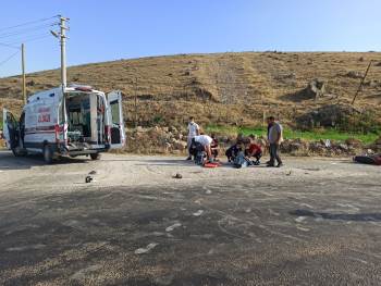 Motosiklet İle Otomobil Çarpıştı, 1 Kişi Öldü 1 Kişi Yaralandı
