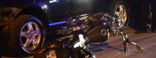 MOTOSİKLET KAZASINDA 2 KİŞİ YARALANDI